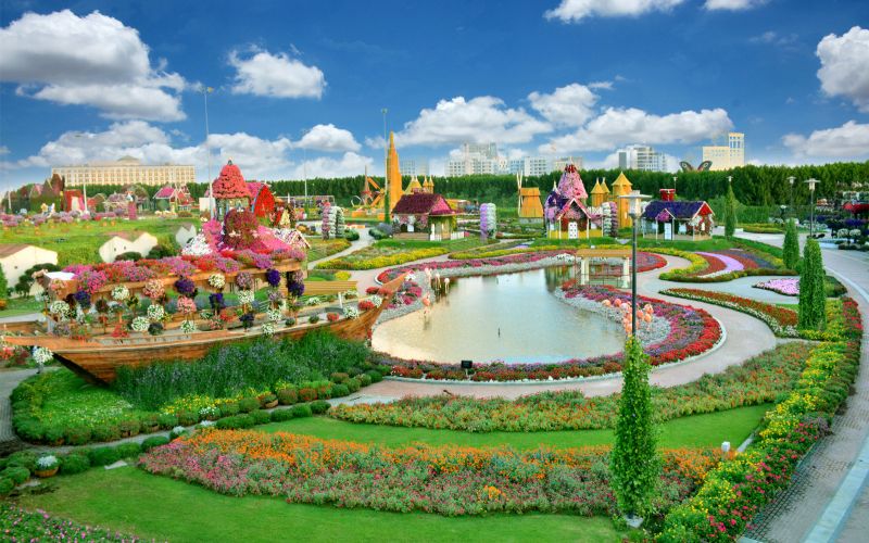 8-day Dubai Tours visiting Dubai Miracle Garden and city attractions