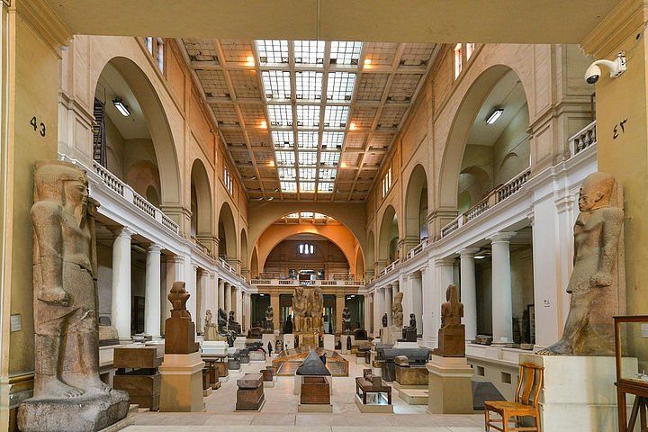 Enjoy a cultural visit to the Egyptian Museum included in a 5 Days Islamic Cairo Tour.