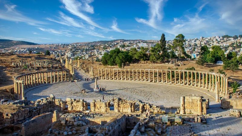 Admire the Oval Plaza on your 6-Day Jordan Luxury journey