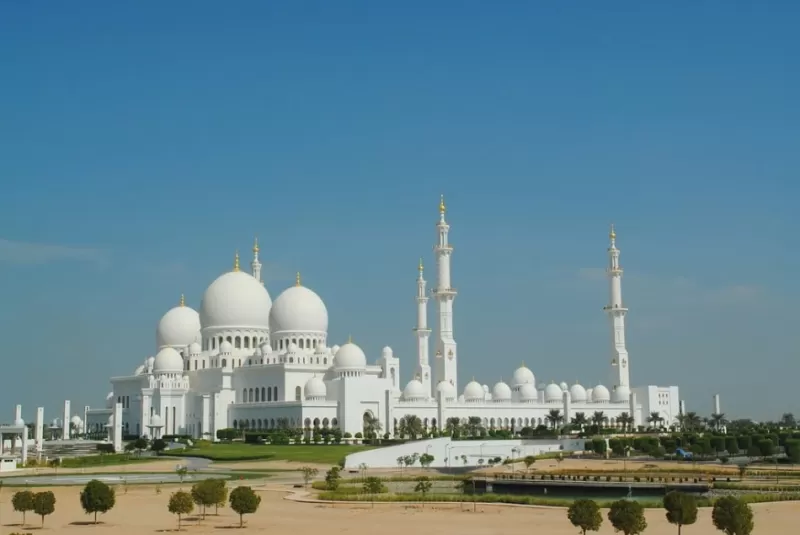 3-day Abu Dhabi city trip visiting Sheikh Zayed Grand Mosque