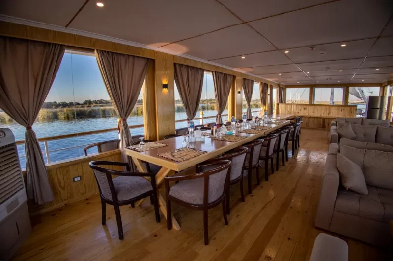 Fine dining restaurant on Akhnaton Dahabiya