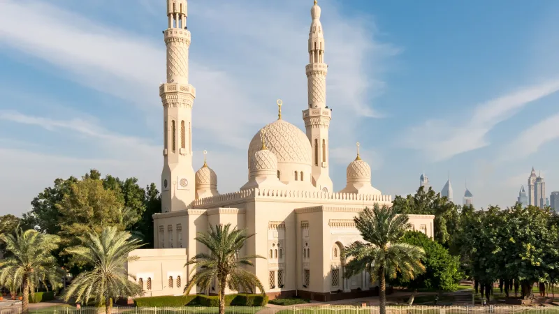 Jumeirah Mosque photo stop included in the 5 Days Cairo Dubai and Salalah Tour