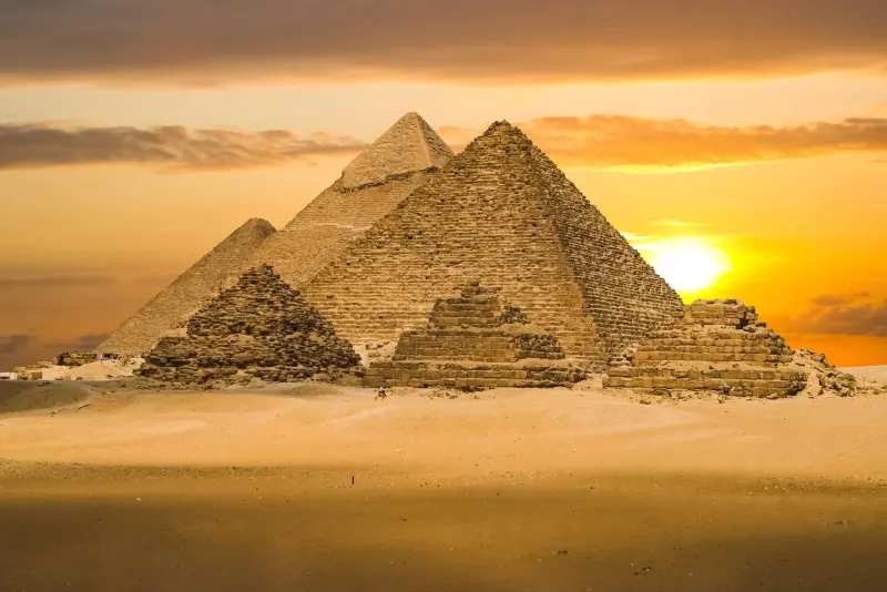 Exploring the Giza Pyramids and Great Sphinx during 7-day Cairo, Luxor and Aswan Tour