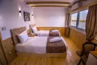 Twin bed cabin on Akhnaton Dahabiya